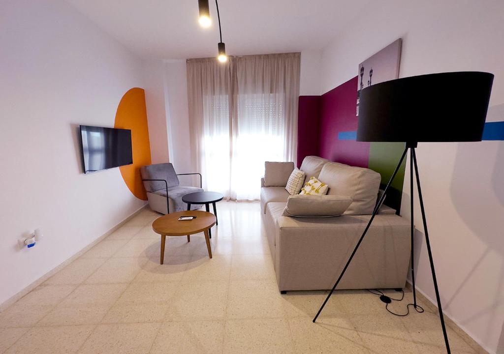 Televízia a/alebo spoločenská miestnosť v ubytovaní ISA Cádiz Palacio de Congresos