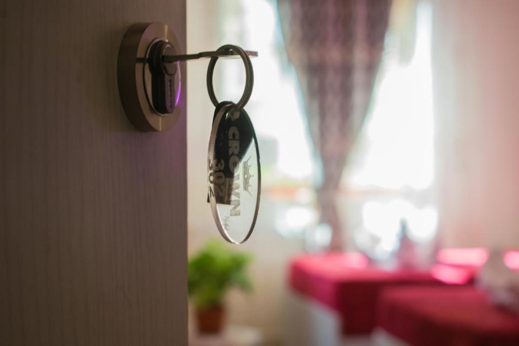Postel nebo postele na pokoji v ubytování Crown Hotel