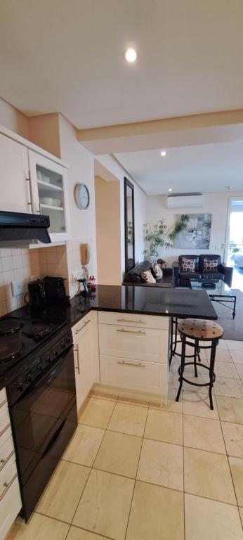 رزرو هتل، V&A Waterfront Marina Family Apartment 101 Altmore | 09037376597
