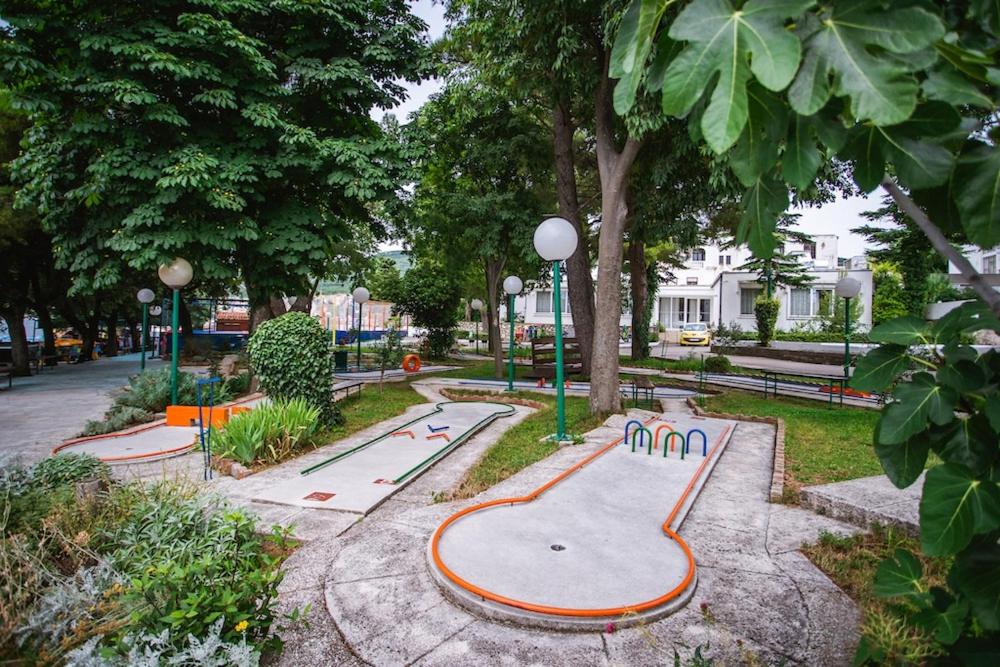 Vonkajšia záhrada v ubytovaní Villa Family Grand de Luxe Mobilhome