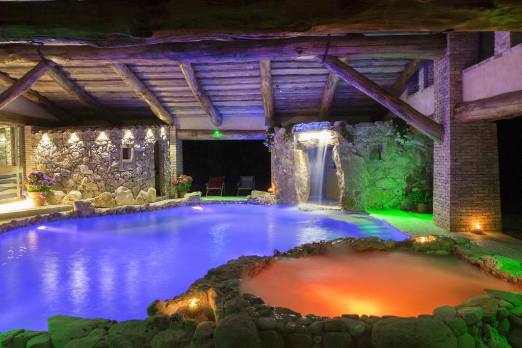 Luxury villa Colle dell'Asinello ,proprietari , Price all inclusive Pool  Heating 30 C & area SPA h 24, near ORVIETO, Guardea – Prezzi aggiornati per  il 2023