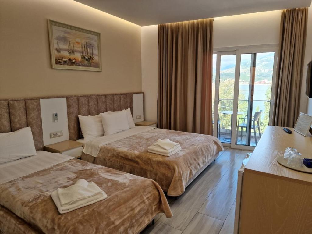 Postel nebo postele na pokoji v ubytování Seaside Hotel