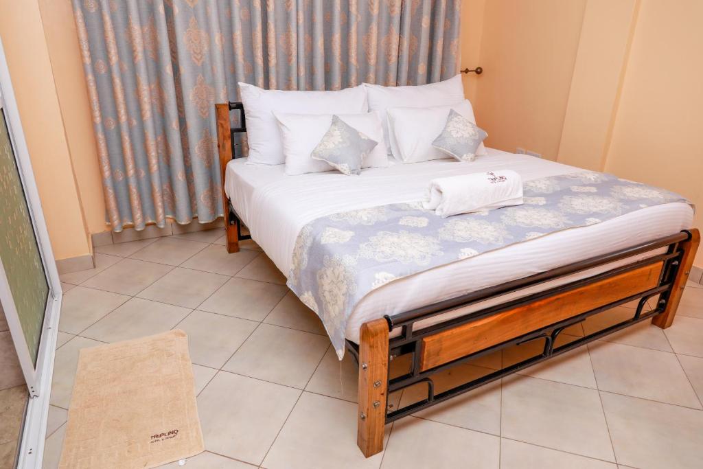Voodi või voodid majutusasutuse TRIPLINQ HOTEL & RESORT Nkubu- Meru toas