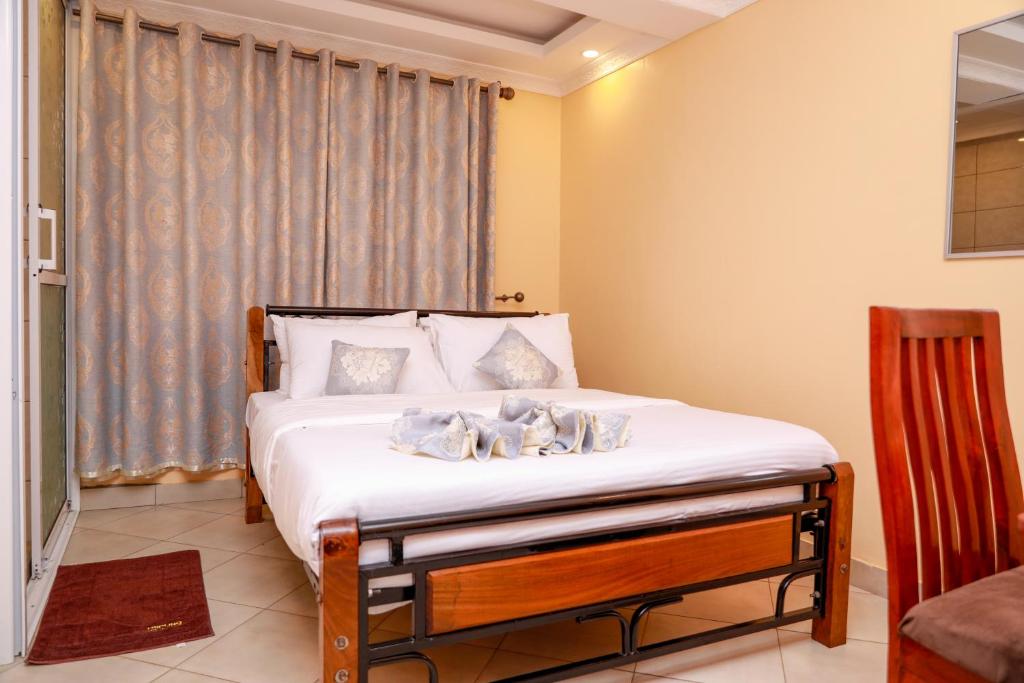 Voodi või voodid majutusasutuse TRIPLINQ HOTEL & RESORT Nkubu- Meru toas