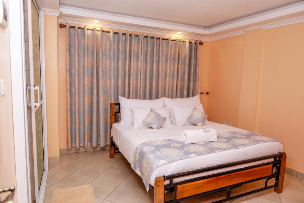 Voodi või voodid majutusasutuse TRIPLINQ HOTEL & RESORT Nkubu- Meru toas
