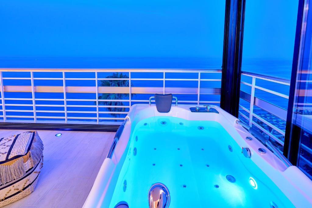 Fotografie z fotogalerie ubytování SAVANNA BEACH. Amazing apartment with jacuzzi v destinaci Torremolinos