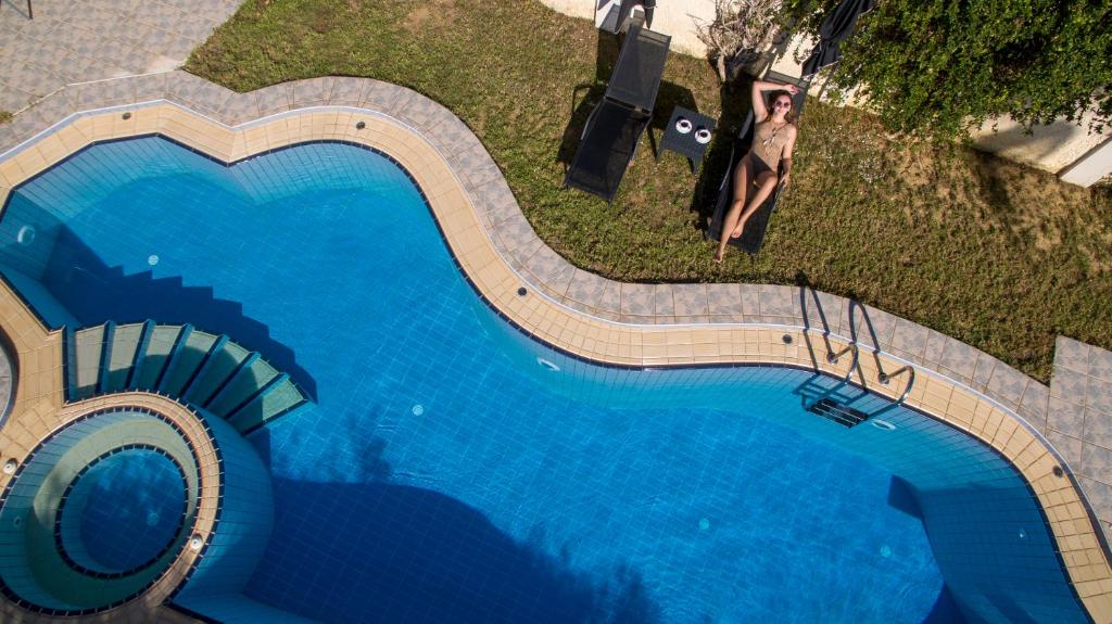 Bazén v ubytovaní Villa Ifigeneia Private Hot Tub Rooms alebo v jeho blízkosti