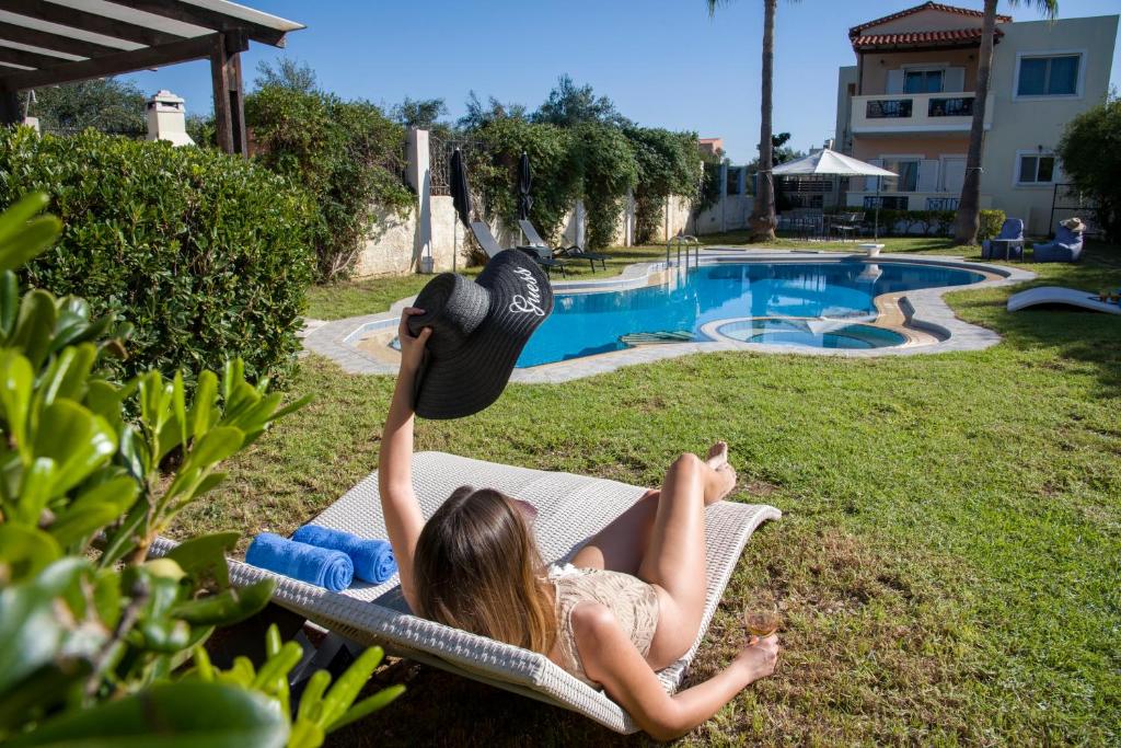 Bazén v ubytovaní Villa Ifigeneia Private Hot Tub Rooms alebo v jeho blízkosti