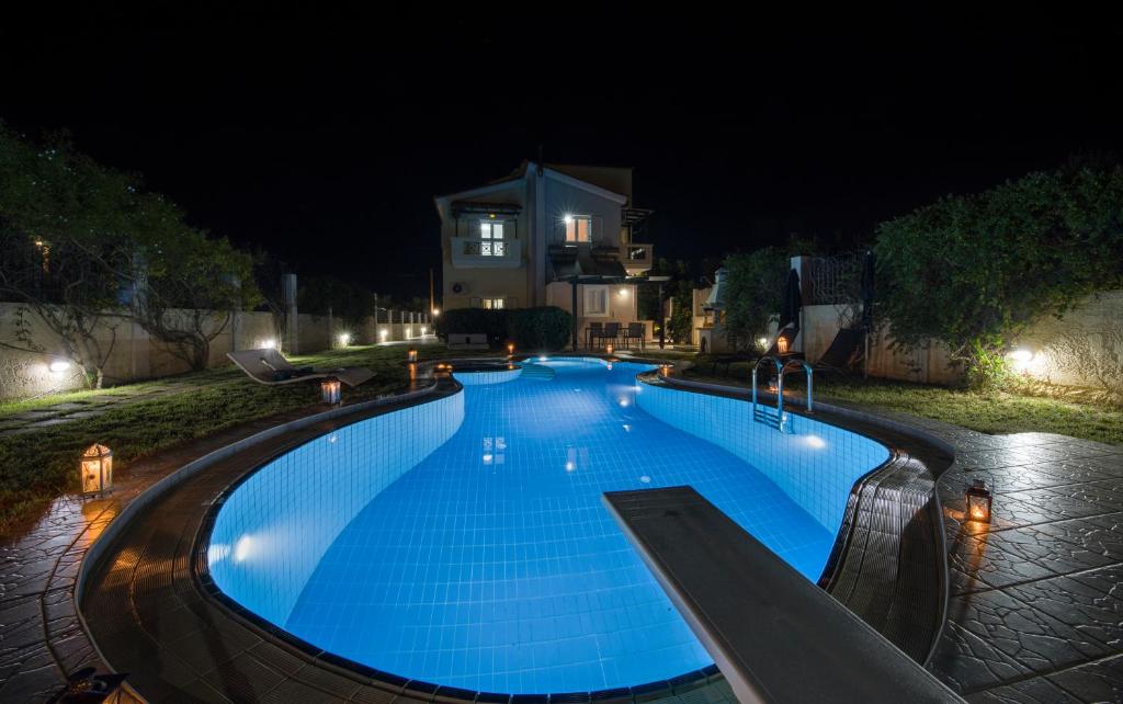 Bazén v ubytovaní Villa Ifigeneia Private Hot Tub Rooms alebo v jeho blízkosti