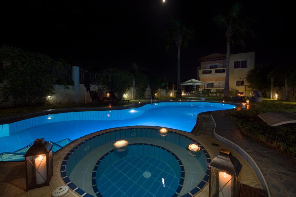 Bazén v ubytovaní Villa Ifigeneia Private Hot Tub Rooms alebo v jeho blízkosti