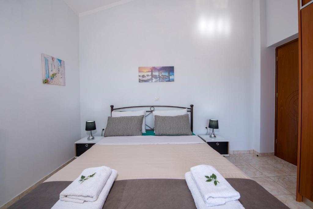 Posteľ alebo postele v izbe v ubytovaní Villa Ifigeneia Private Hot Tub Rooms