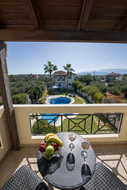 Bazén v ubytovaní Villa Ifigeneia Private Hot Tub Rooms alebo v jeho blízkosti