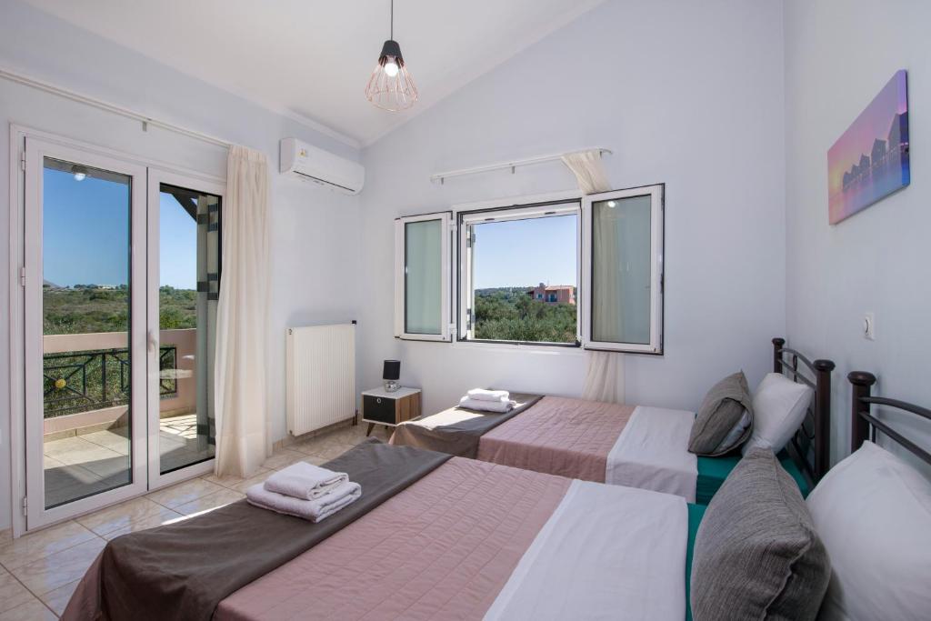 Posteľ alebo postele v izbe v ubytovaní Villa Ifigeneia Private Hot Tub Rooms