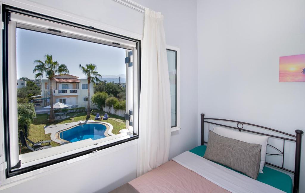 Bazén v ubytovaní Villa Ifigeneia Private Hot Tub Rooms alebo v jeho blízkosti