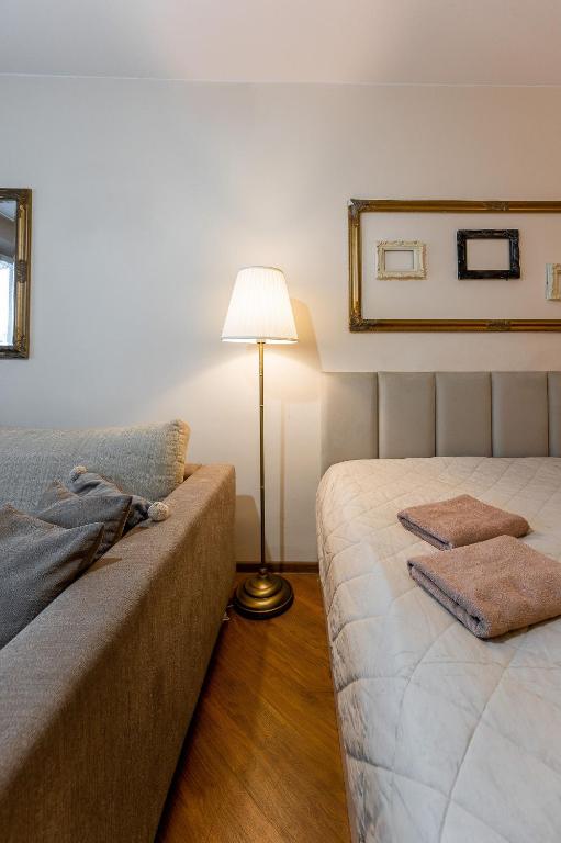 Posteľ alebo postele v izbe v ubytovaní Old Town Vintage Apartment Sturova