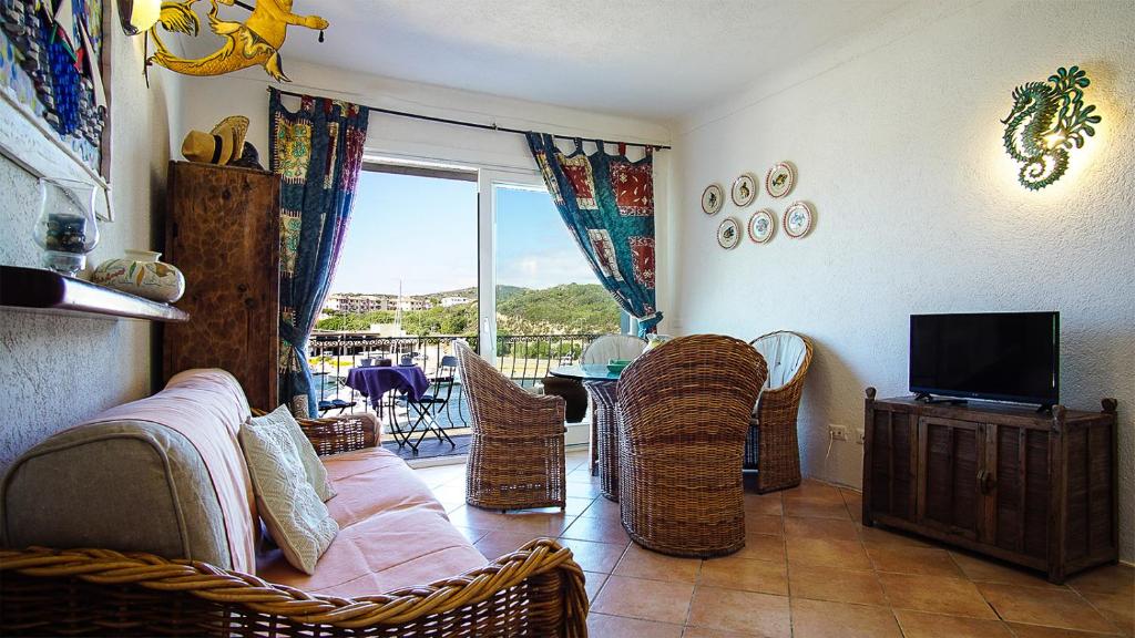 Televízia a/alebo spoločenská miestnosť v ubytovaní Vigna Marina Apartments