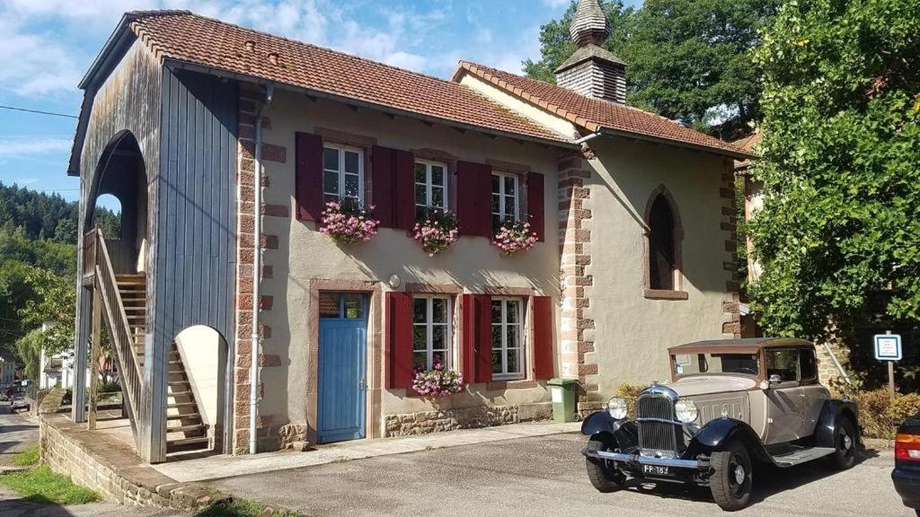 an old car parked in front of a building at Bastide du Soldat in Abreschviller