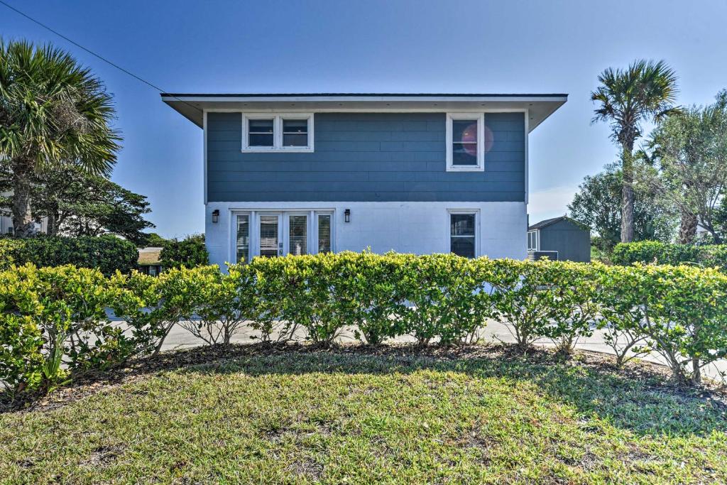 Beachfront Florida Getaway with Furnished Deck!, Fernandina Beach