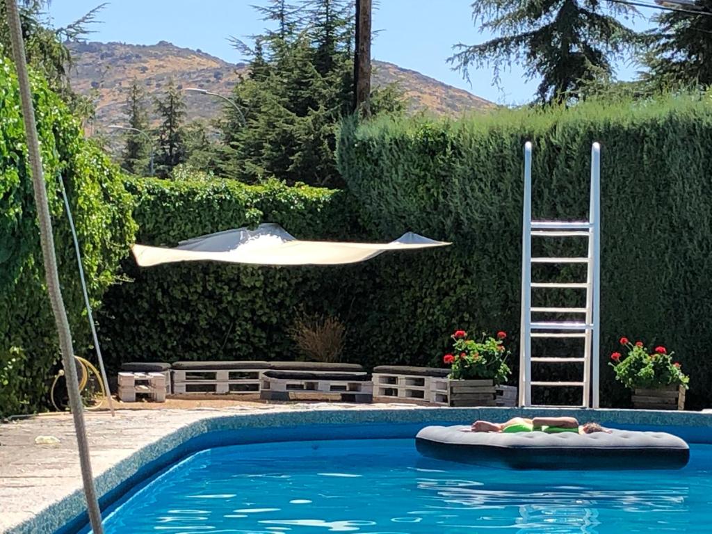 Bazén v ubytování Villa Aurelia - Casa de campo con jardín y piscina entre Madrid y Segovia nebo v jeho okolí