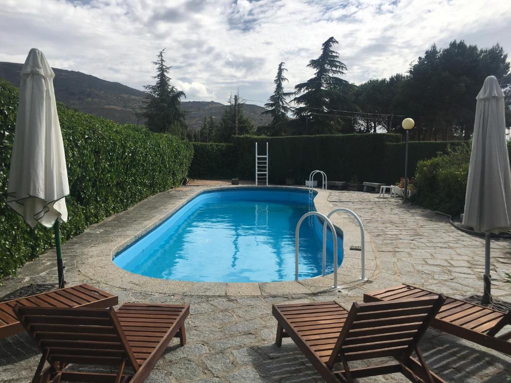Bazén v ubytování Villa Aurelia - Casa de campo con jardín y piscina entre Madrid y Segovia nebo v jeho okolí