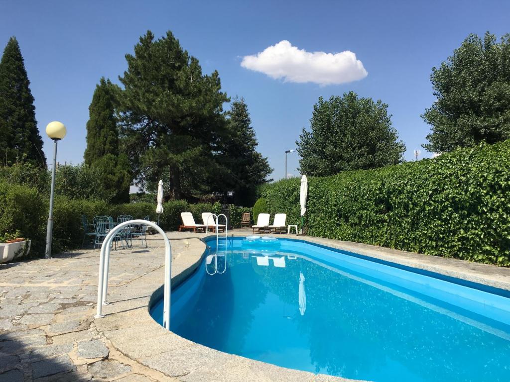 Bazén v ubytování Villa Aurelia - Casa de campo con jardín y piscina entre Madrid y Segovia nebo v jeho okolí