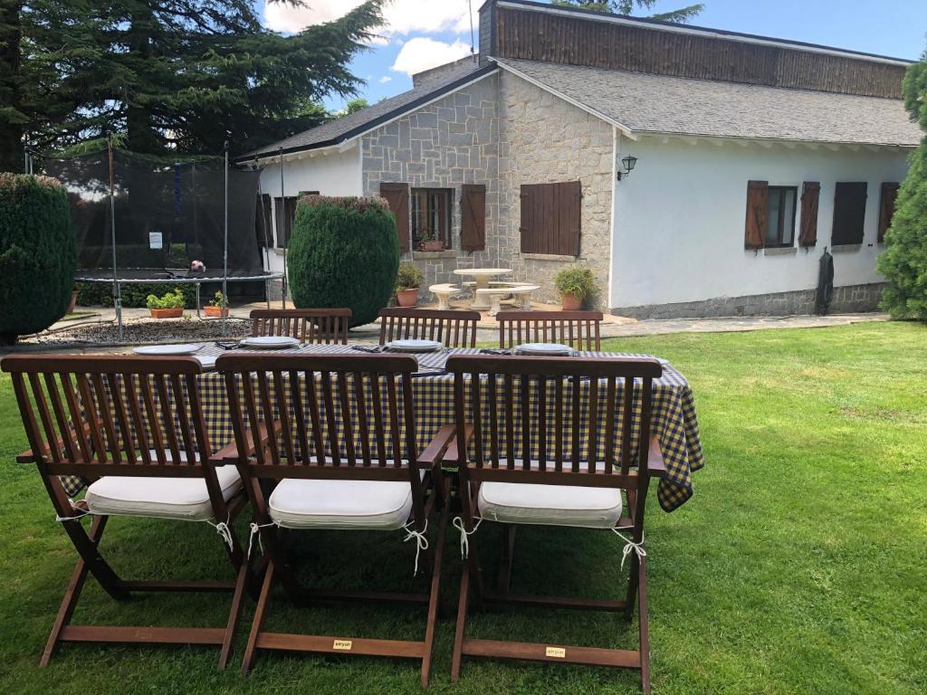 Zahrada ubytování Villa Aurelia - Casa de campo con jardín y piscina entre Madrid y Segovia
