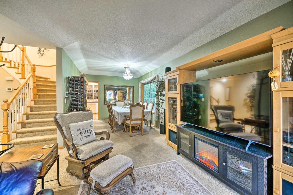 Charming Vancouver Home Patio and Fire Pit!, Vancouver (updated