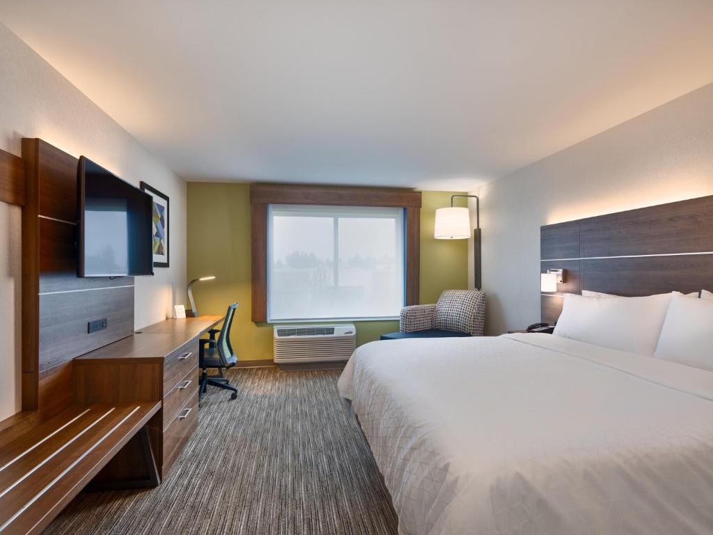 Postel nebo postele na pokoji v ubytování Holiday Inn Express & Suites Salem North - Keizer by IHG