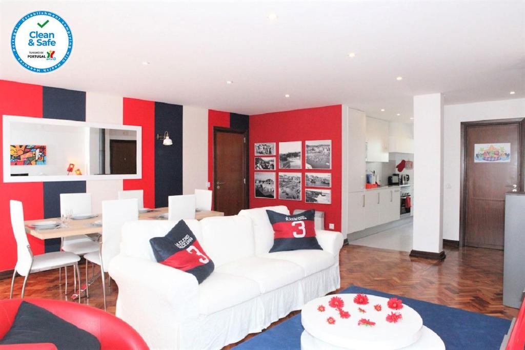 a living room with a white couch and a table at Fashionable and Modern Apartment - Cascais in Cascais