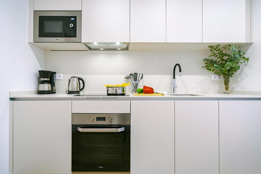 Feelathome Castilla Apartments - 4