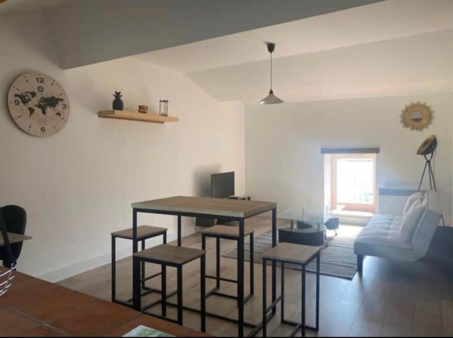 Posezení v ubytování Superbe appartement au château d’Aubenas