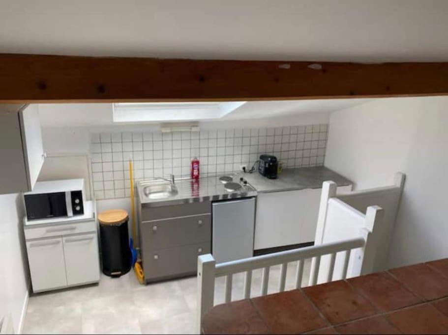 Kuchyň nebo kuchyňský kout v ubytování Superbe appartement au château d’Aubenas