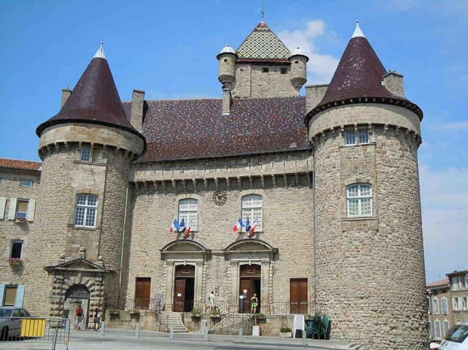 Fotografie z fotogalerie ubytování Superbe appartement au château d’Aubenas v destinaci Aubenas