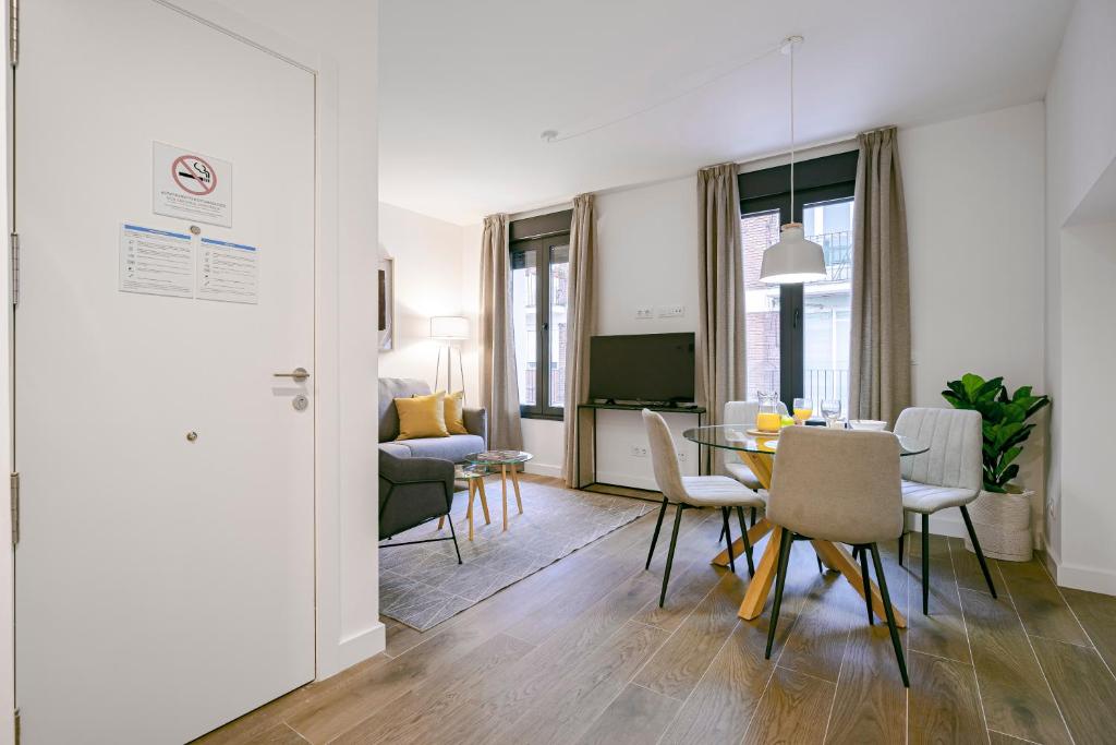 Feelathome Castilla Apartments - 12