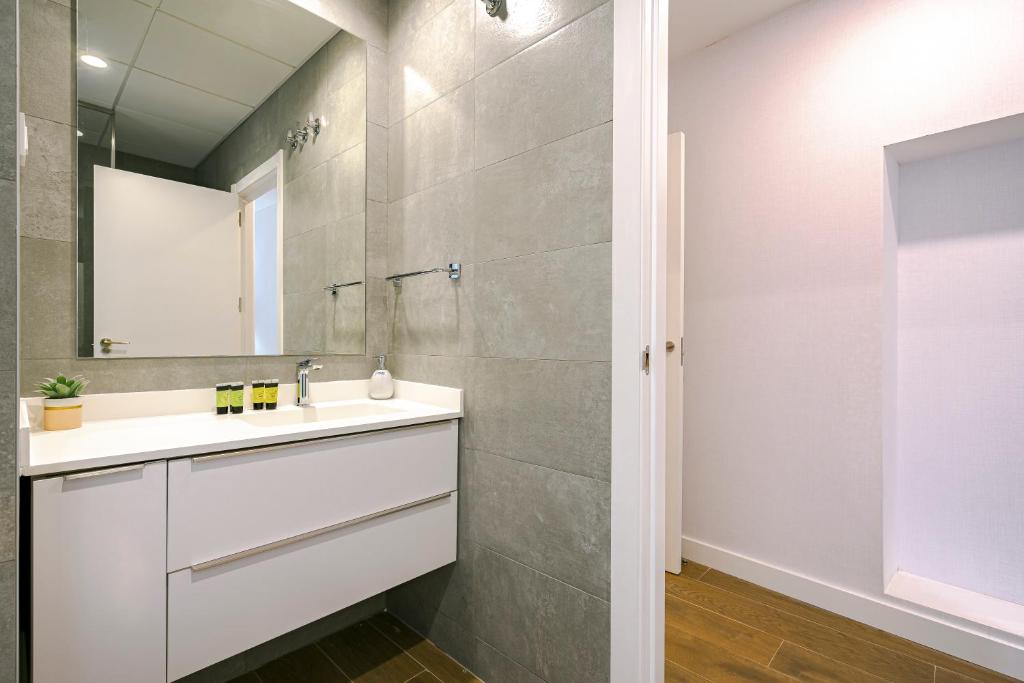 Feelathome Castilla Apartments - 16