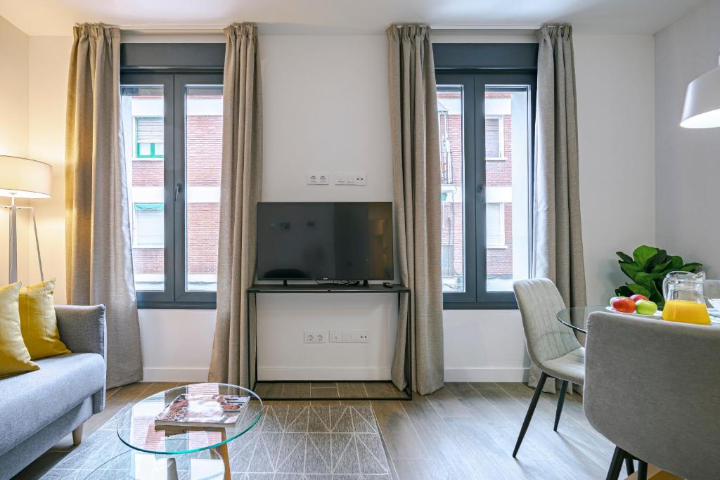 Feelathome Castilla Apartments - 8