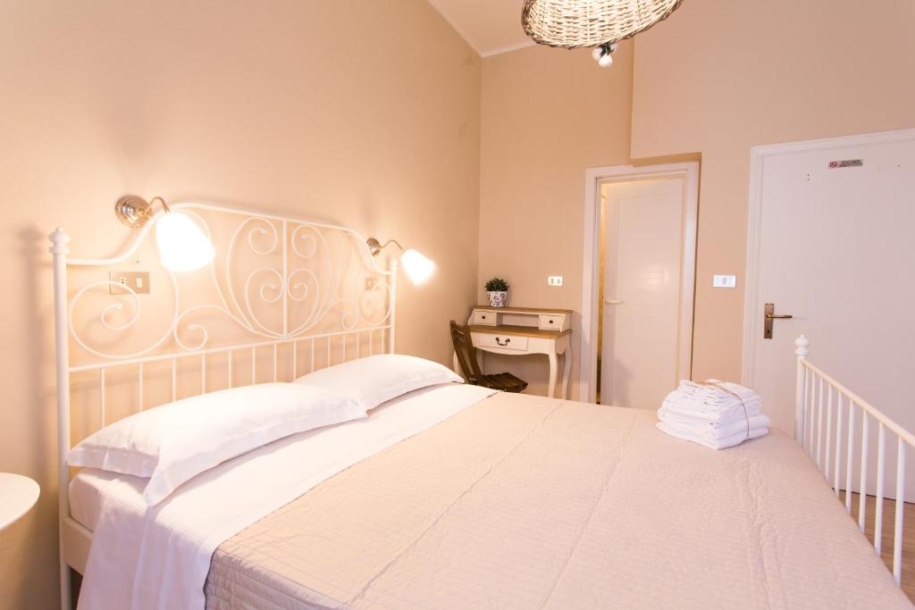 a bedroom with a white bed and a sink at 1920 Maison et Musique Hotel in Cesenatico