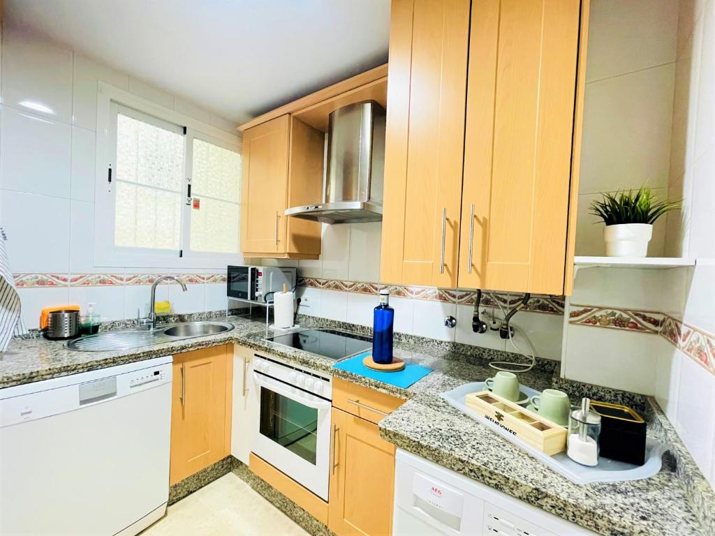 Kuchyň nebo kuchyňský kout v ubytování ARENAL GOLF HOME