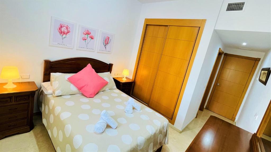 Postel nebo postele na pokoji v ubytování ARENAL GOLF HOME