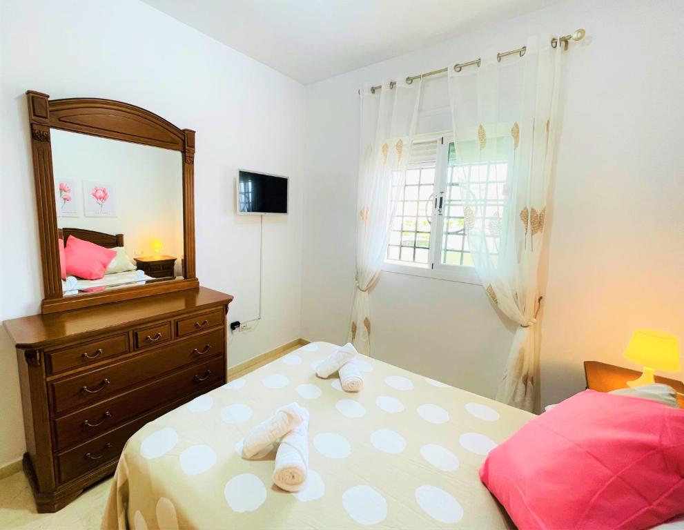 Postel nebo postele na pokoji v ubytování ARENAL GOLF HOME