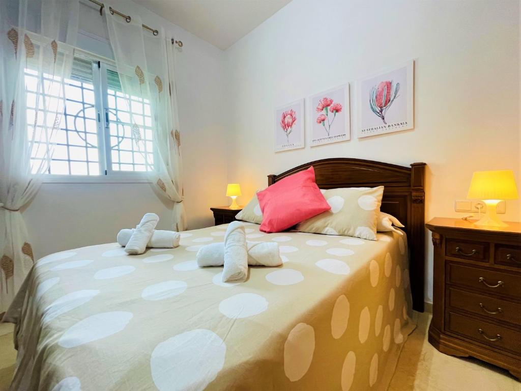 Postel nebo postele na pokoji v ubytování ARENAL GOLF HOME