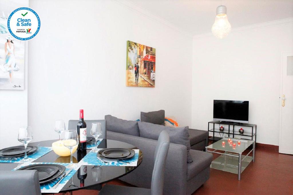 a living room with a couch and a table at Comfortable and Central Apartment Cascais in Cascais