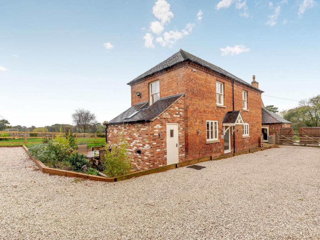 The Cottage at Ostrich Farm, Dalbury Lees, UK