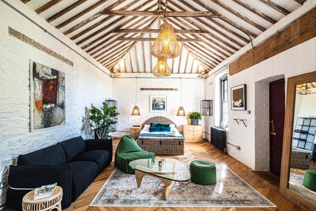 The Straw Store, Millbrook (updated prices 2024)