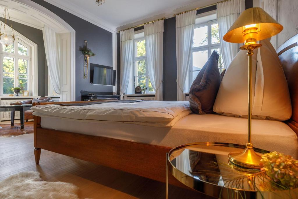 TV a/nebo společenská místnost v ubytování Luxus Hotel Design Villa Ottilienruh Ilsenburg im Harz