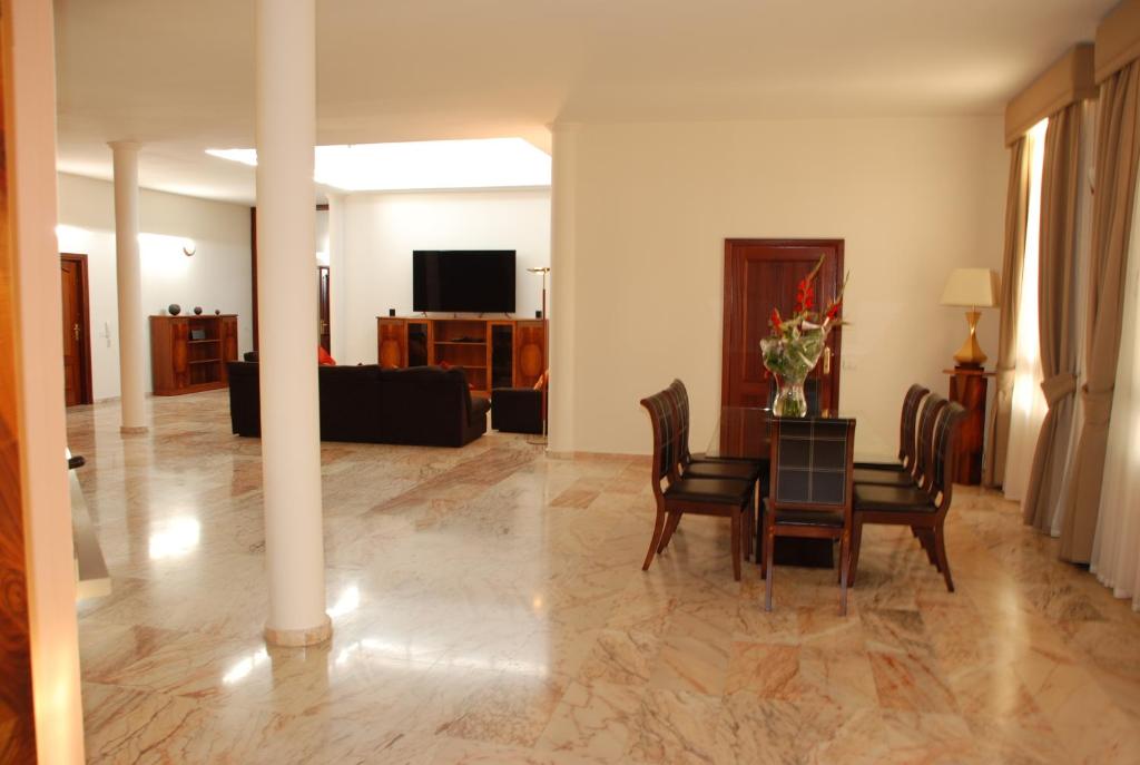 A television and/or entertainment centre at 100 Island Village Julia