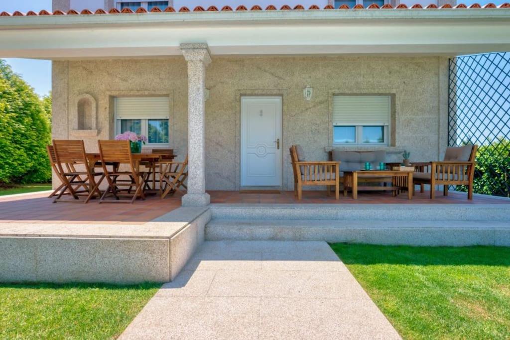 Balkón alebo terasa v ubytovaní La casa de los illos, casa completa con piscina en Sanxenxo