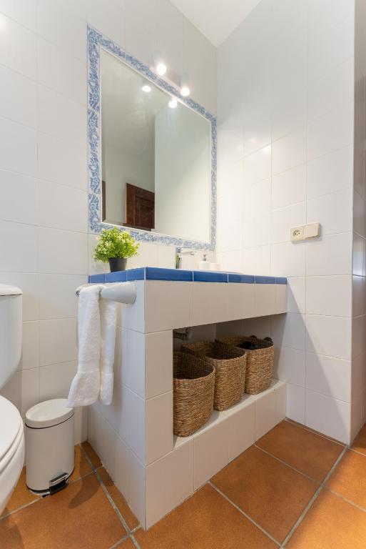 Kúpeľňa v ubytovaní La casa de los illos, casa completa con piscina en Sanxenxo