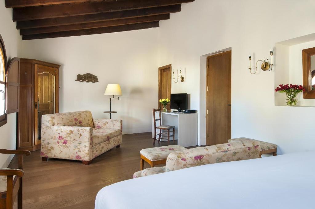 Postel nebo postele na pokoji v ubytování Hotel Amadeus Sevilla