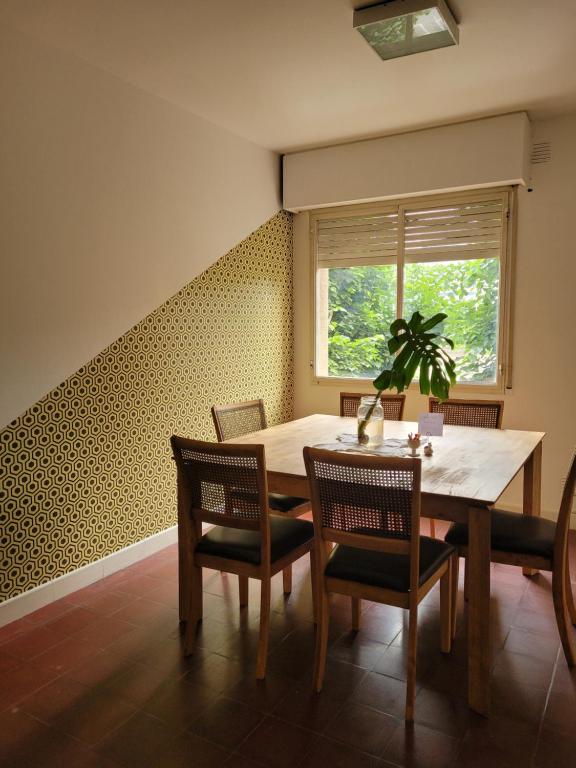 Dining area sa apartment